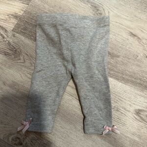 Charming Gray Leggings with Pink Bows